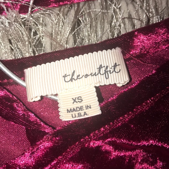 Red velvet shirt - Picture 2 of 4